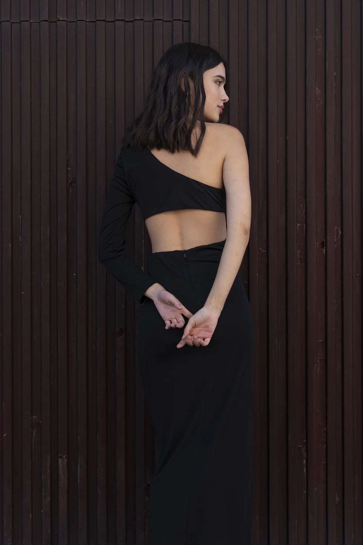 VESTIDO MIDI ASIMETRICO ESPALDA SEMI DESCUBIERTA