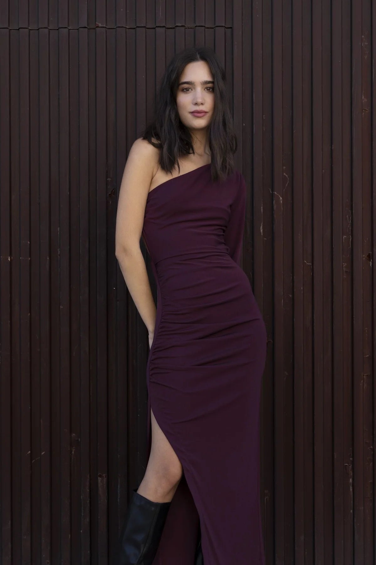 VESTIDO MIDI ASIMETRICO ESPALDA SEMI DESCUBIERTA