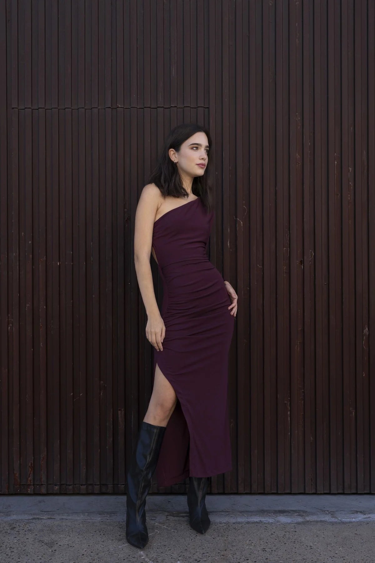 VESTIDO MIDI ASIMETRICO ESPALDA SEMI DESCUBIERTA